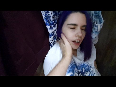 ❤️ Fant min søster i skapet og hjalp henne med å komme Sexvideo på porno no.assistirhentai.ru ❌️